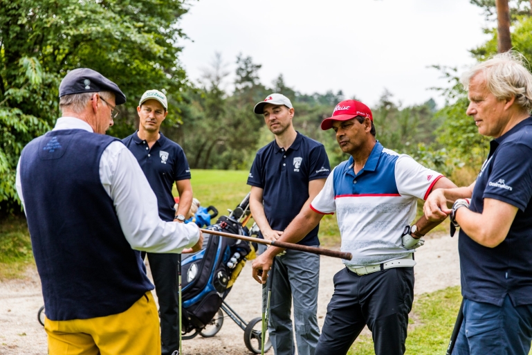 evenementen fotografie vijf mannen op golfbaan